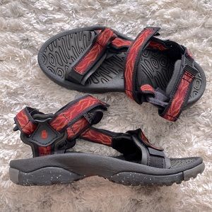 TEVA Terra Fi hiking sandals like new Women’s size 7 Flame Red